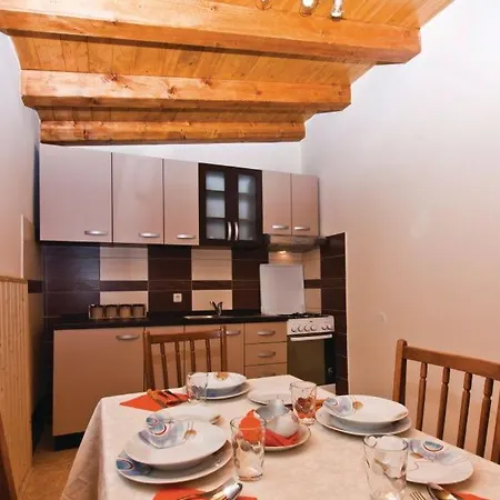 Nadalina 1072 * 풀라